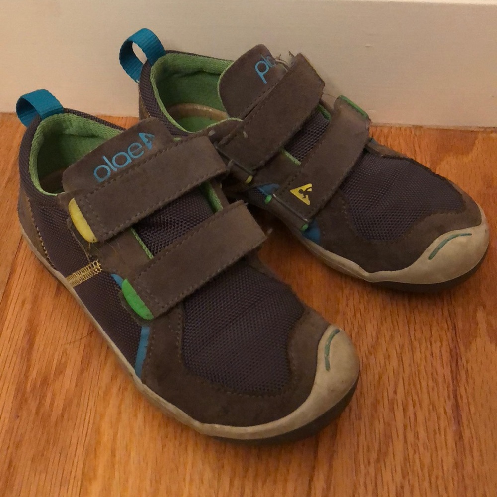 Plae shoes